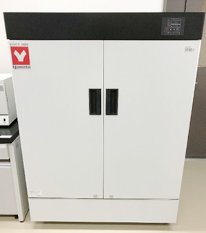 恒温器（インキュベーター）